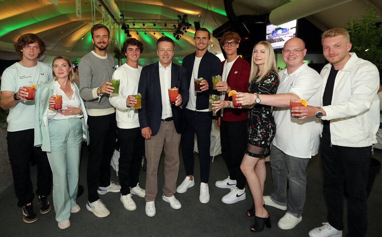 Turnierchef Ralf Weber mit u.a. Andrey Rublev, Daniil Medvedev, Joao Fonseca, Alexander Zverev und Jannik Sinner