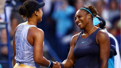 Naomi Osaka (li.) und Serena Williams (re.)