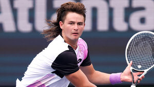 Nein, diese Frisur bietet John Jeffrey Wolf aktuell nicht mehr an