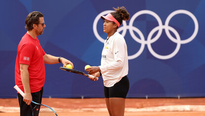 Osaka und Ex-Coach Wim Fissette bei den Olympischen Spielen in Paris Osaka und Ex-Coach Wim Fissette bei den Olympischen Spielen in Paris
