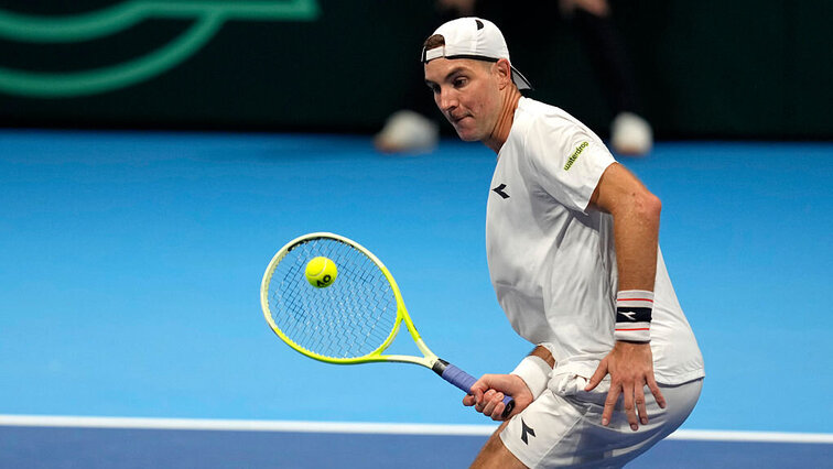 Jan-Lennard Struff schlägt in dieser Woche beim 250er-Turnier im kasachischen Almaty auf. Jan-Lennard Struff schlägt in dieser Woche beim 250er-Turnier im kasachischen Almaty auf.