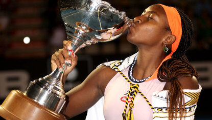 Cori Gauff mit ihrer dritten Siegertrophäe im Einzel