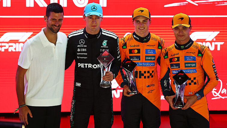 Novak Djokovic mit George Russell, Oscar Piastri und Lando Norris Novak Djokovic mit George Russell, Oscar Piastri und Lando Norris
