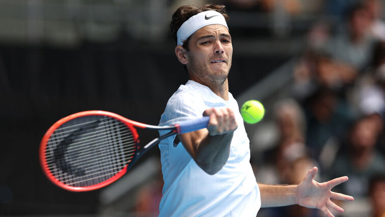 Taylor Fritz had to stretch at the opener in Acapulco