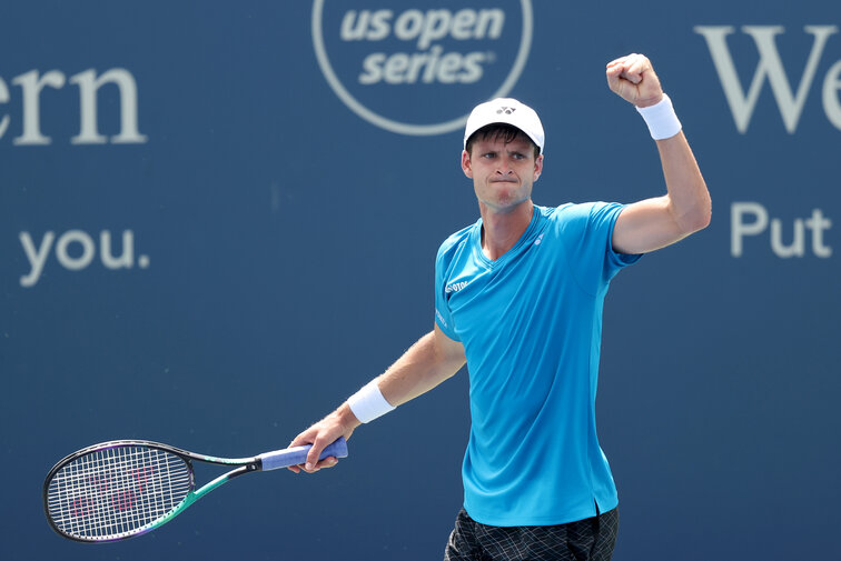 Hubert Hurkacz meets Andy Murray in the Metz quarter-finals