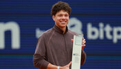 Ben Shelton mit dem Siegerpokal in München 2026
