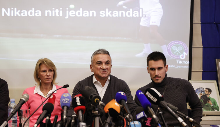 Anlässlich des gewonnen Rechtsstreits in Australien hielt die Familie Djokovic am Montag eine Pressekonferenz
