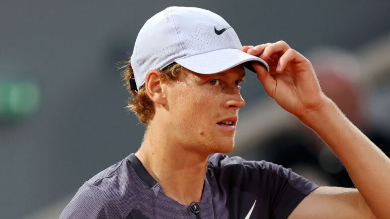 Roland-Garros-2023-Jannik-Sinner-gewinnt-erste-Night-Session-problemlos