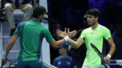 Novak Djokovic und Carlos Alcaraz testeten in Saudi-Arabien gegeneinader ihre Form. Novak Djokovic und Carlos Alcaraz testeten in Saudi-Arabien gegeneinader ihre Form.