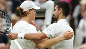 Jannik Sinner und Novak Djokovic in Wimbledon 2023