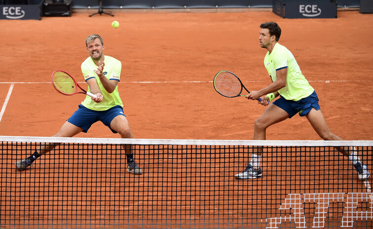 Kevin Krawietz und Andreas Mies sind in Hamburg im Viertelfinale ausgeschieden Kevin Krawietz und Andreas Mies sind in Hamburg im Viertelfinale ausgeschieden