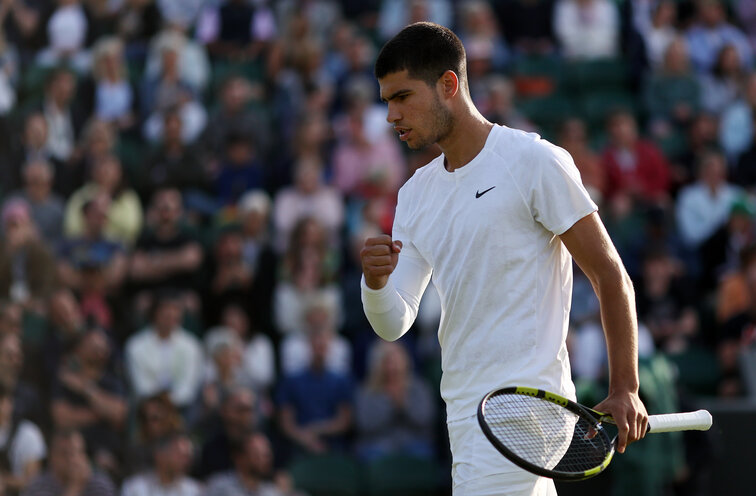 Carlos Alcaraz hat in Wimbledon die dritte Runde erreicht Carlos Alcaraz has reached the third round at Wimbledon