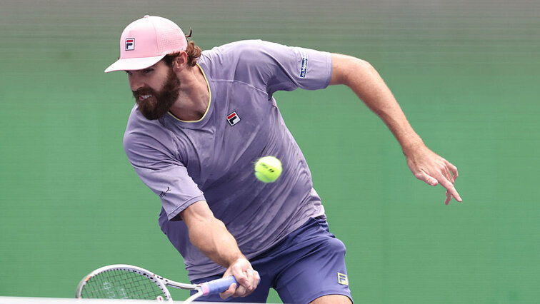 Reilly Opelka konnte in Paris erst nicht mehr und dann doch wieder. Reilly Opelka konnte in Paris erst nicht mehr und dann doch wieder.