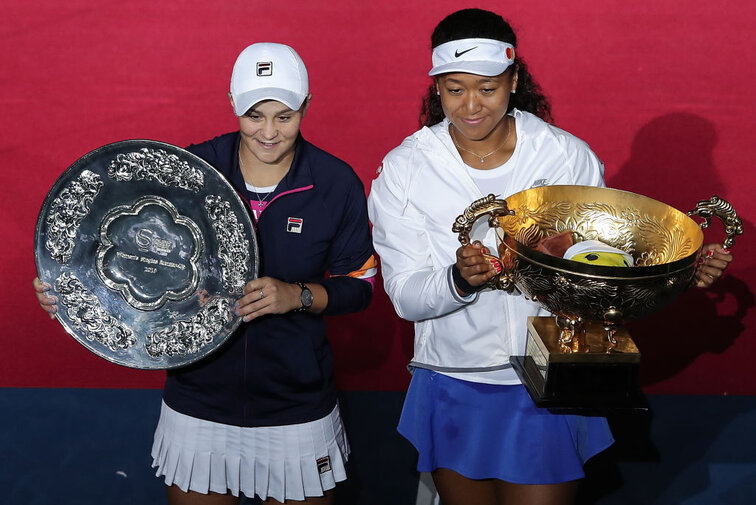 Ashleigh Barty and Naomi Osaka at an award ceremony