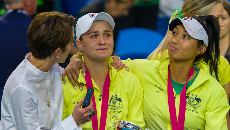 Ashleigh Barty (mi.) nach dem verlorenen Fed-Cup-Finale