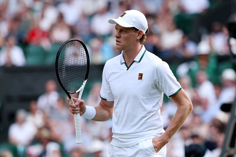 Jannik Sinner bleibt mit einem Dreisatz-Sieg über Jan-Lennard Struff im Titelrennen Jannik Sinner bleibt mit einem Dreisatz-Sieg über Jan-Lennard Struff im Titelrennen