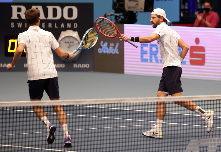 Jürgen Melzer and Edouard Roger-Vasselin are confidently in the second round of the Erste Bank Open