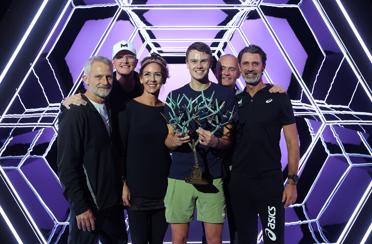 Ein starkes Team: Holger Rune arbeitet seit kurzem auch mit Patrick Mouratoglou A strong team: Holger Rune recently started working with Patrick Mouratoglou