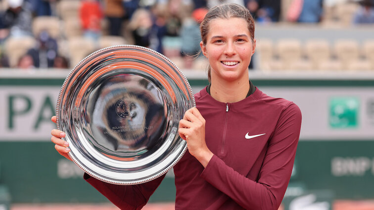 Lilli Tagger mit dem Objekt der Begierde in Roland-Garros Lilli Tagger mit dem Objekt der Begierde in Roland-Garros