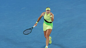 Mirra Andreeva präsentierte sich gegen Maria Sakkari im ersten Satz makellos.