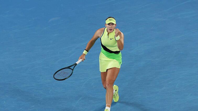 Mirra Andreeva präsentierte sich gegen Maria Sakkari im ersten Satz makellos.