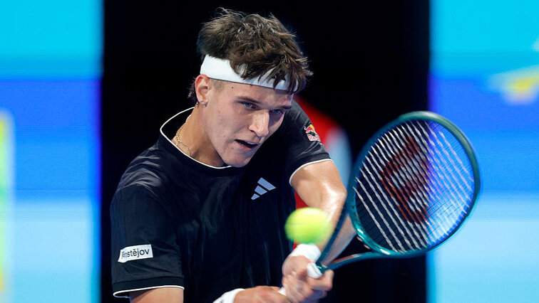 Jakub Mensik spielt einen starken Golf-Swing Jakub Mensik spielt einen starken Golf-Swing