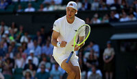 Jan-Lennard Struff bei seinem zweiten Auftritt auf dem Centre Court in Wimbledon Jan-Lennard Struff bei seinem zweiten Auftritt auf dem Centre Court in Wimbledon