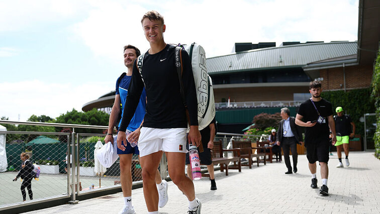 Holger Rune lief in Wimbledon noch ohne Andre Agassi zu den Trainingseinheiten. Holger Rune lief in Wimbledon noch ohne Andre Agassi zu den Trainingseinheiten.