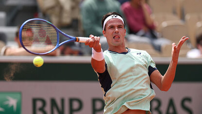 Daniel Altmaier durfte bereits am Montag den Center Court in Halle bespielen. Daniel Altmaier durfte bereits am Montag den Center Court in Halle bespielen.