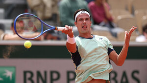 Daniel Altmaier durfte bereits am Montag den Center Court in Halle bespielen.