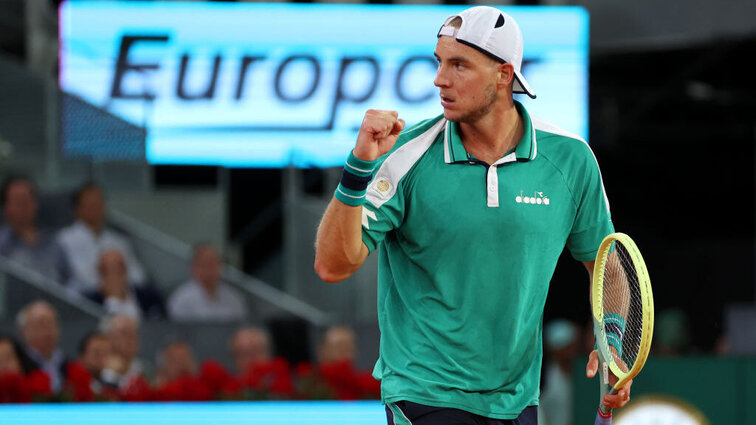 Mit seinem Sieg gegen Tsitsipas zieht Struff erstmals in Halbfinale bei einem Masters-Turnier ein.