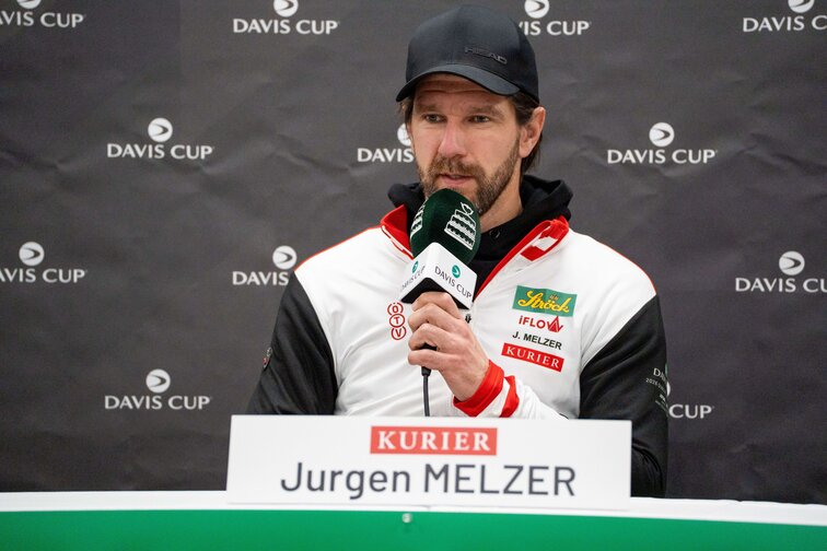 Davis-Cup-Kapitän Jürgen Melzer bei der Pressekonferenz in Tokio