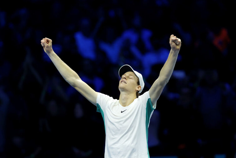 Jannik Sinner setzte sich erstmals gegen Novak Djokovic durch Jannik Sinner setzte sich erstmals gegen Novak Djokovic durch