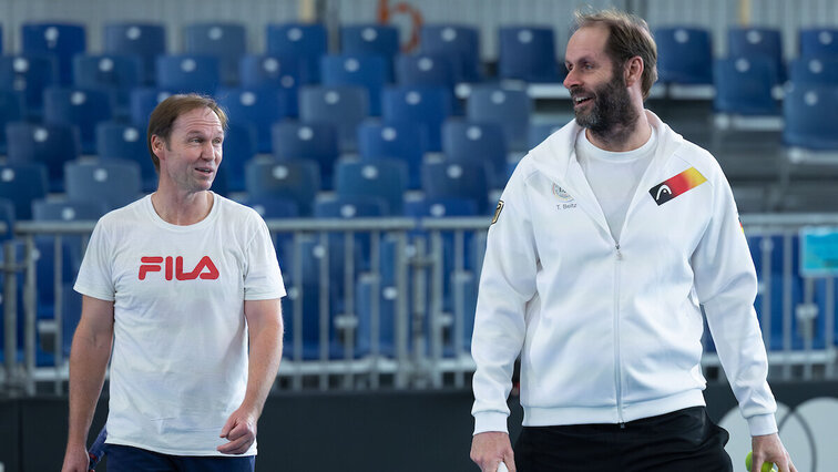 Im Team-Work strebt Damen-Chef-Bundestrainer Torben Beltz (r.) mit Team-Kapitän Rainer Schüttler (l.) den Klassenerhalt des deutschen Teams in der Weltgruppe des BJKCs an. Jürgen Hasenkopf