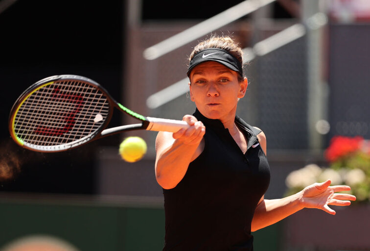 Simona Halep lost to Elise Mertens in three sets