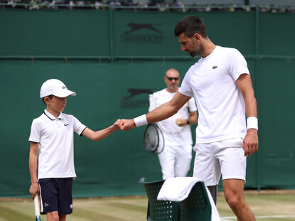 Novak Djokovic steht im Wimbledon-Viertelfinale