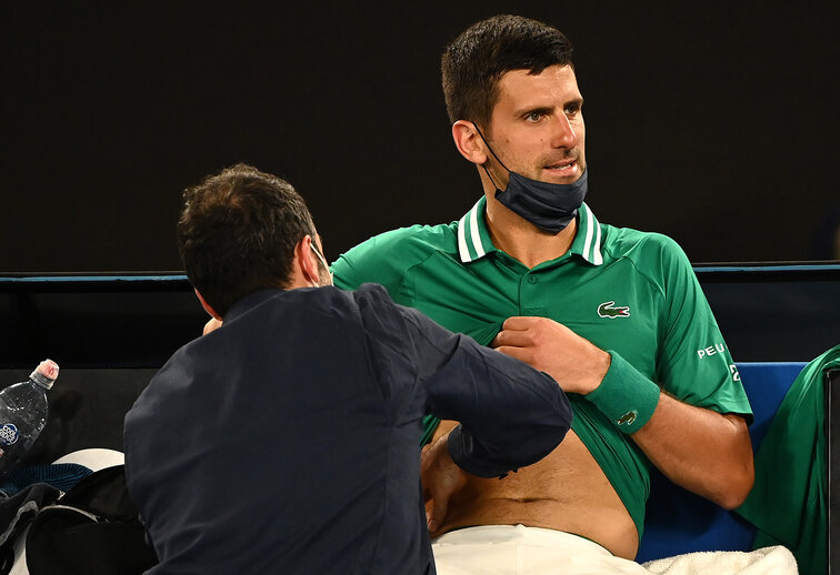 Novak Djokovic hatte im Match gegen Taylor Fritz mit körperlichen Problemen zu kämpfen