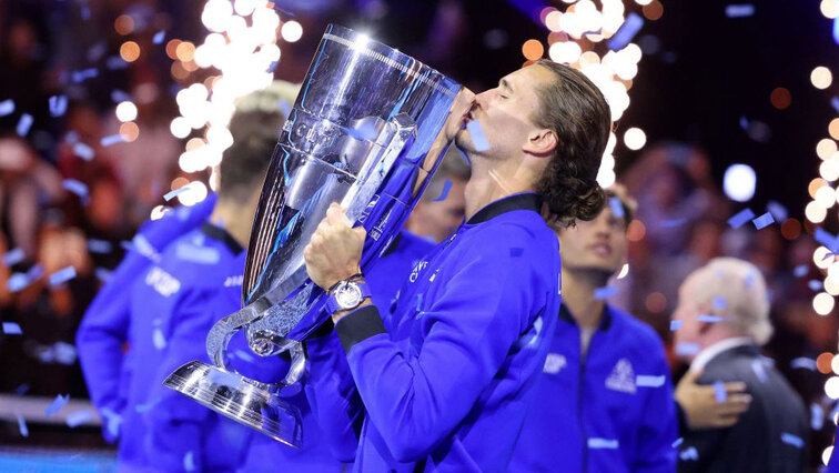 Alexander Zverev mit dem Laver Cup 2024 in Berlin Alexander Zverev mit dem Laver Cup 2024 in Berlin
