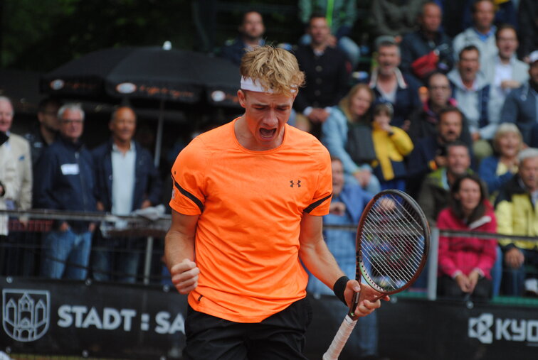 Lukas Neumayer Luke Neumayer