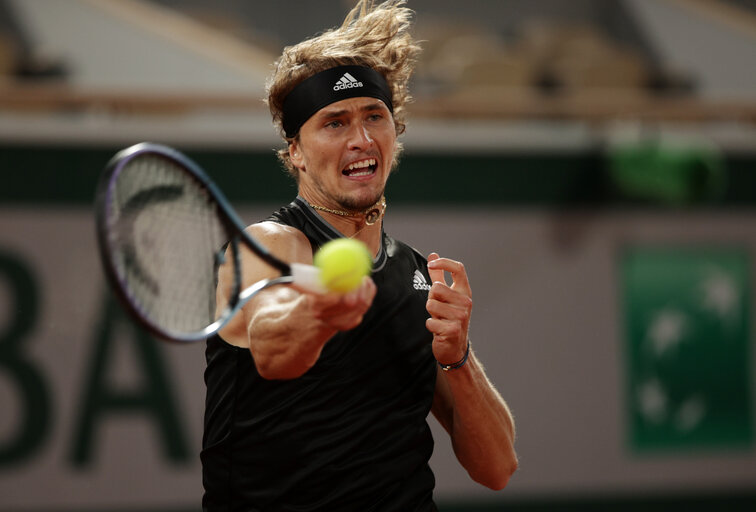 Alexander Zverev is in the quarter-finals of the French Open after a sovereign success