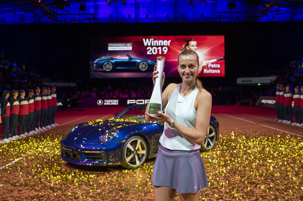 Seven attempts for the first victory: Petra Kvitova wins the final in Stuttgart in 2019 - and a Porsche 911 Carrera 4S Cabriolet.