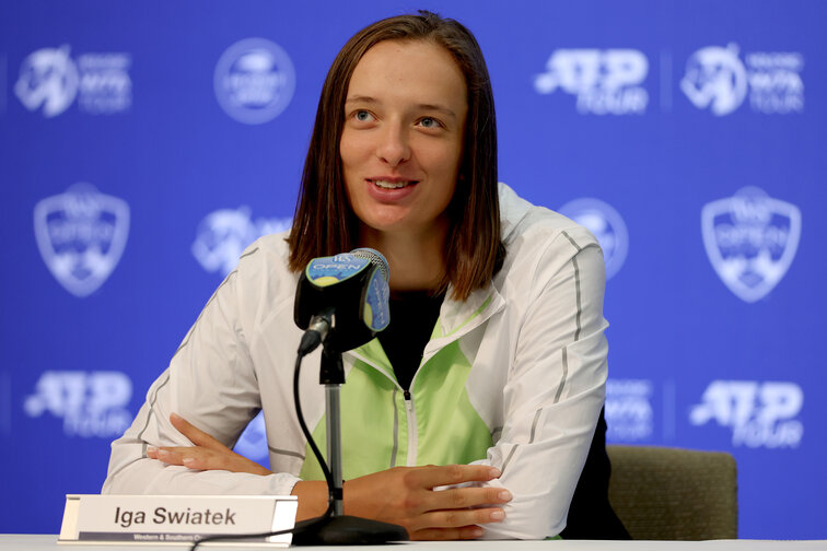 Iga Swiatek zeigt sich ob der Bälle-Politik bei den US Open unzufrieden Iga Swiatek is dissatisfied with the ball policy at the US Open