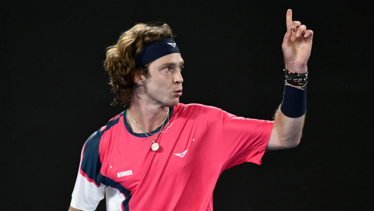 Andrey Rublev könnte im Halbfinale auf Kumpel Daniil Medvedev treffen Andrey Rublev könnte im Halbfinale auf Kumpel Daniil Medvedev treffen