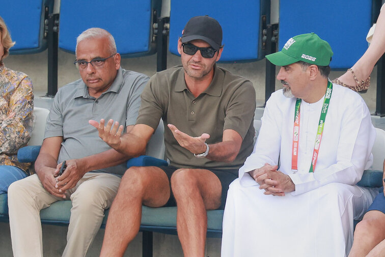 Roger Federer gibt in Dubai den Chef-Erklärer