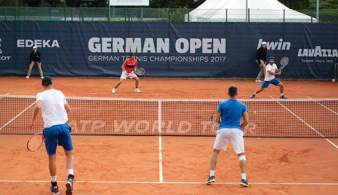 Auch ein Olympiasieger schlägt bei den German Open in Hamburg. Marc Lopez, hinten rechts im Bild, gewann 2016 Gold im Doppel an der Seite von Rafael Nadal.