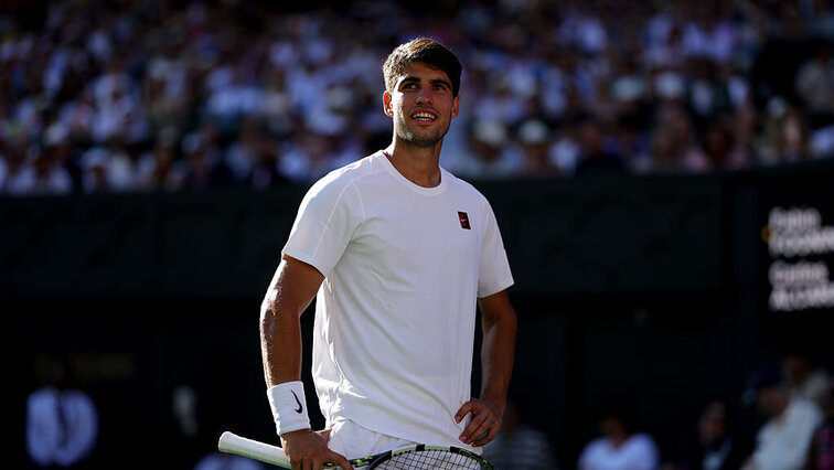 Das Lächeln von Carlos Alcaraz scheint in Wimbledon stets noch ein Stück breiter zu sein. Das Lächeln von Carlos Alcaraz scheint in Wimbledon stets noch ein Stück breiter zu sein.