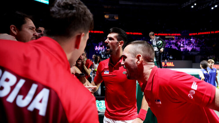 Das serbische Team um Novak Djokovic ließ sich vor der Begegnung gegen Großbritannien nicht stören. Das serbische Team um Novak Djokovic ließ sich vor der Begegnung gegen Großbritannien nicht stören.