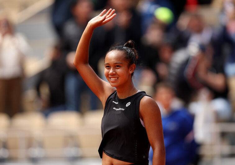 Leylah Fernandez is through to the quarterfinals of the French Open
