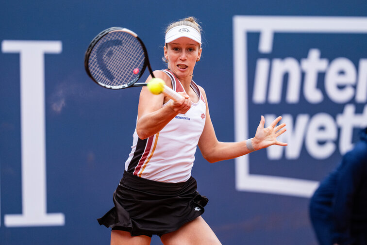 Sinja Kraus steht nach einem Marathon-Match im Halbfinale von Porto