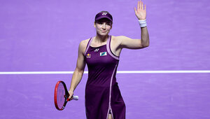 Elena Rybakina steht nach dem Sieg über Jessica Pegula im Endspiel der WTA Finals.